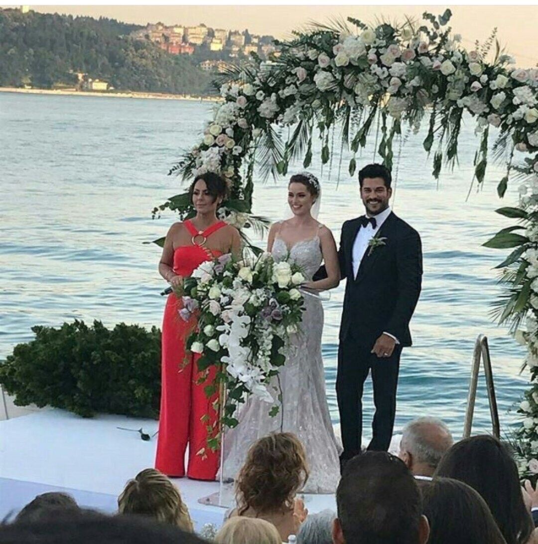 Hatice Şendil Gelinliği ve Düğünü Hatice Şendil Gelinliği ve Düğünü